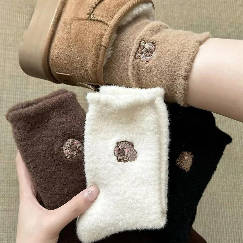 Damen Winter Thermosocken Nerzsocken Cartoon Capybara Aufdruck Weich Warm Fleece Bequem Plüschsocken Kawaii Schlafboden Mittelschaftsocken