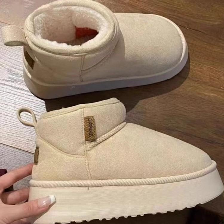 Vita bomullsstövlar med tjock sula för kvinnor är varma och halkfria, lämpliga som vinterankelstövlar och fashionabla tjocka snöstövlar