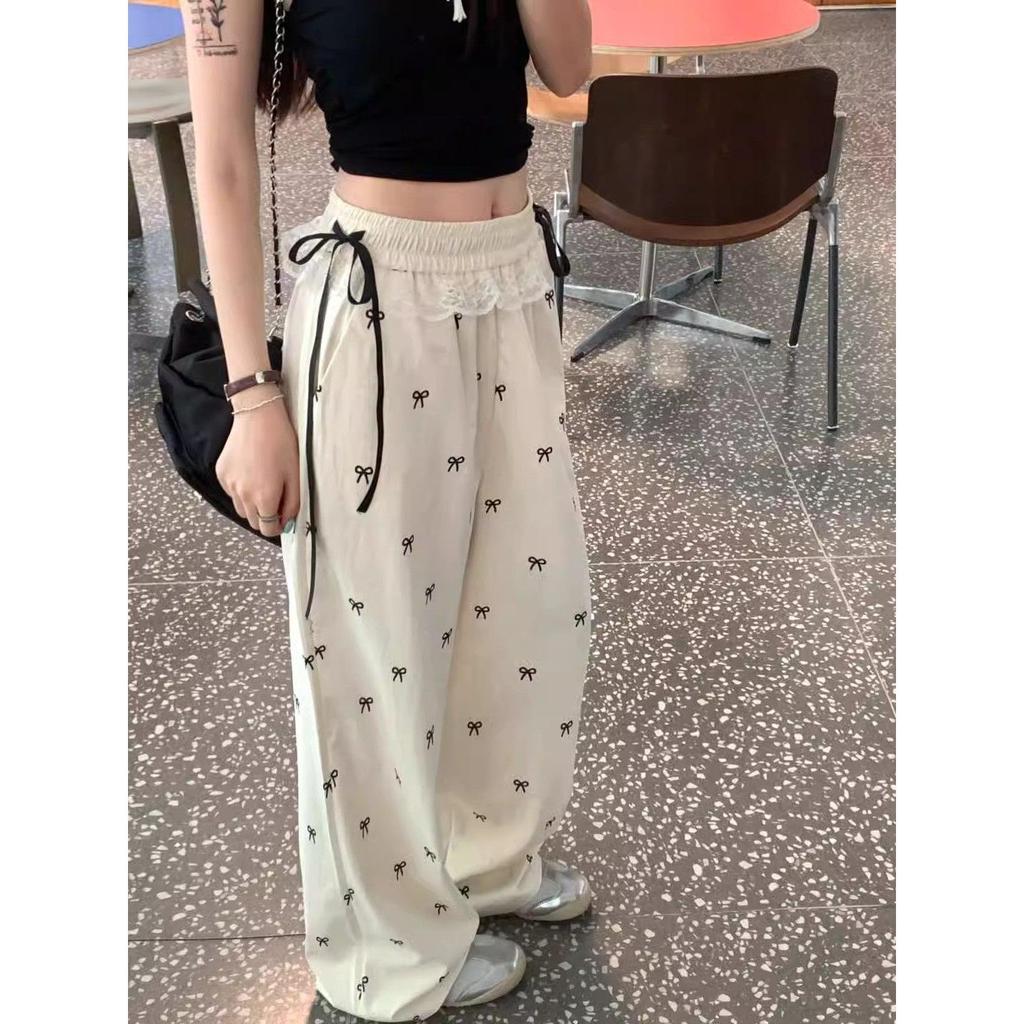 Damen Süß & Würzig Spitze Patchwork Lässige Hose mit Schleife, Elastischer Bund, Weiter Beinschnitt, Gerades Bein Design für den Sommer.