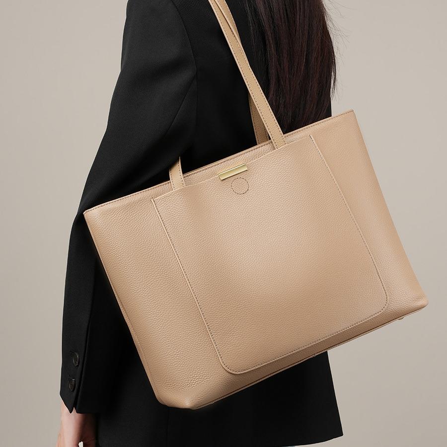 Cowhide Tote Bag, High-end Sense, Large-capacity Leather Women's Bag, Fashionable and Versatile Commuter Bag.