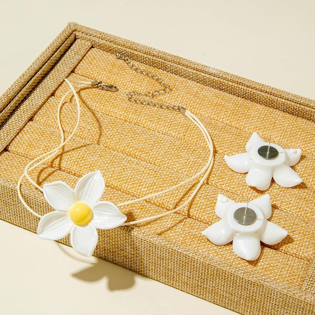 New Early Spring Flower Earnail Women's Fashion Necklace Set, Versatile and Niche Charm Jewelry Set