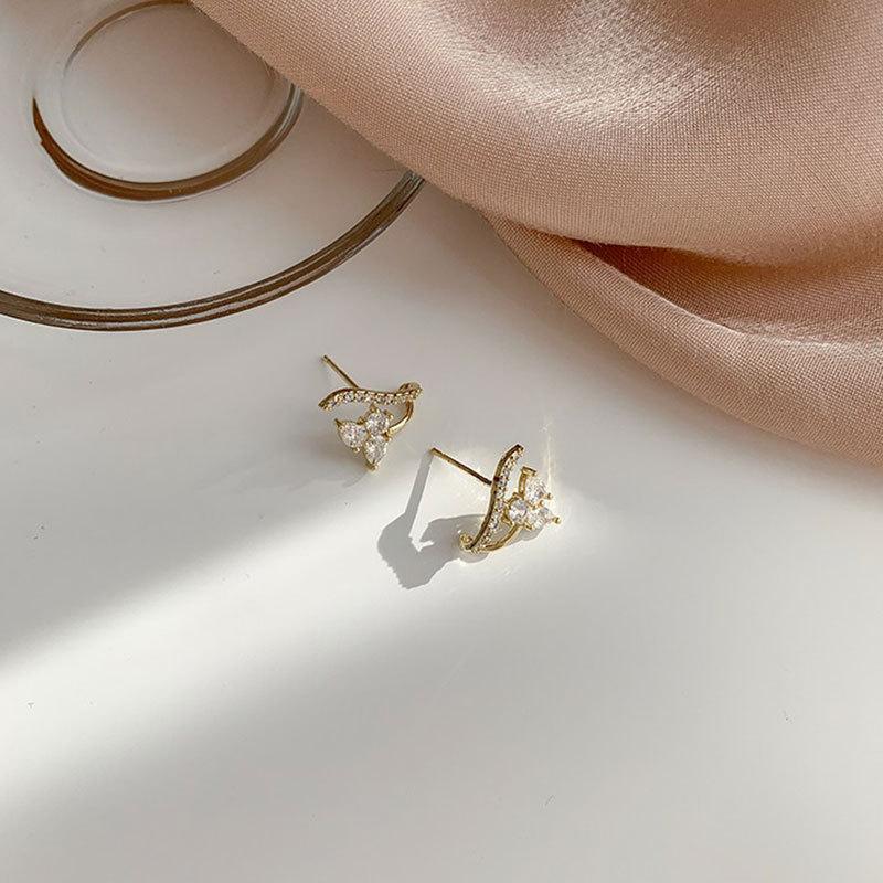 Fashionable Temperament  Versatile  Small and Exquisite Flower Zircon Earrings New Style