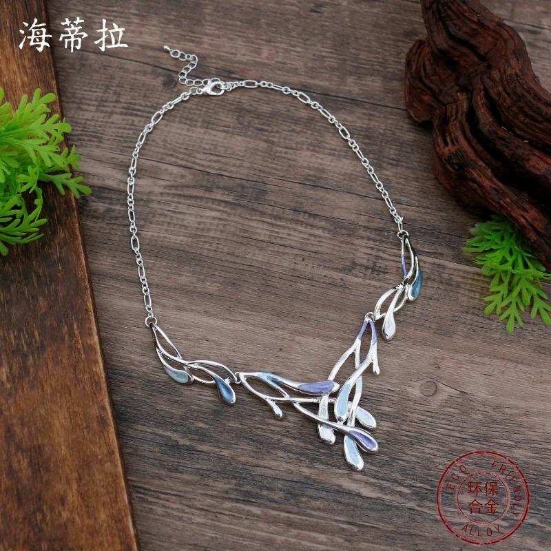New enamel color hollow irregular petal necklace women's creative simple high-end flower necklace