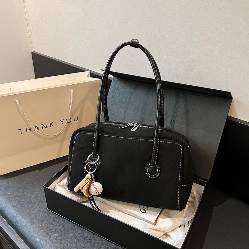 This year's popular bag women's large-capacity 2025 new autumn and winter retro matte shoulder bag commuter pillow bag