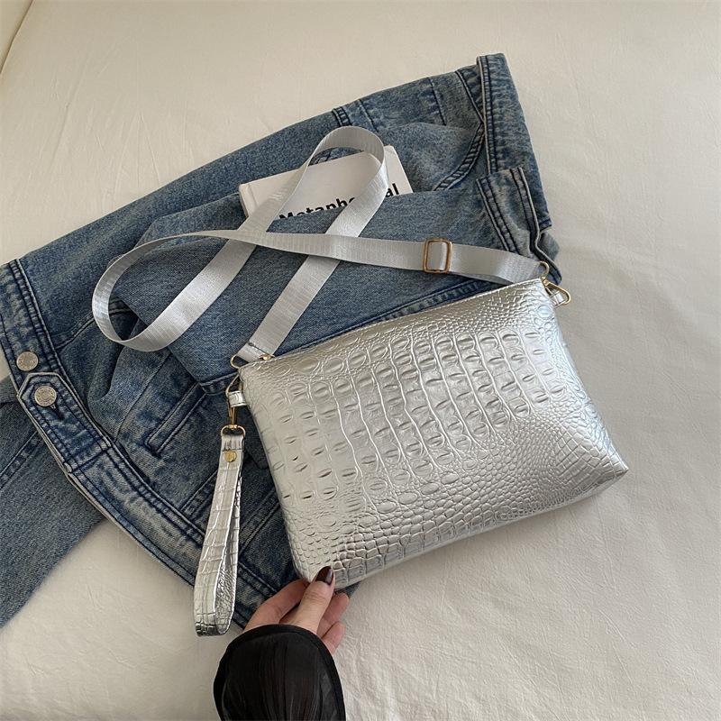 

Модна невелика квадратна сумка для приміських поїздок проста модна жіноча сумка на плече літо 2024 нова проста ретро сумка-мессенджер срібний