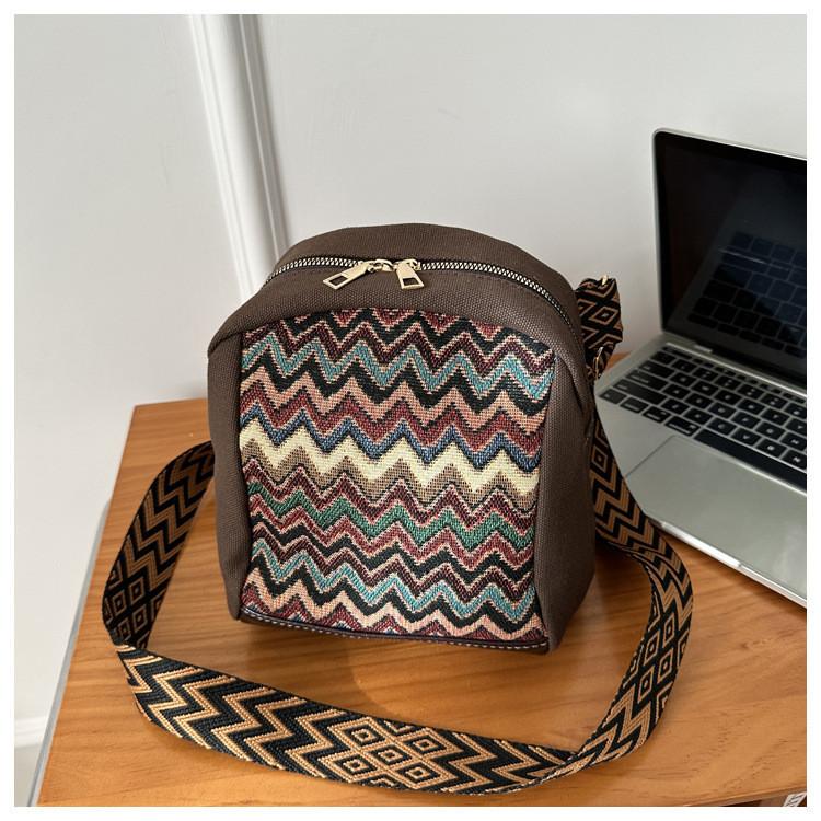 Fashionable Ethnic Style Women's Crossbody Bag 2024 Winter New Lady Shoulder Bag