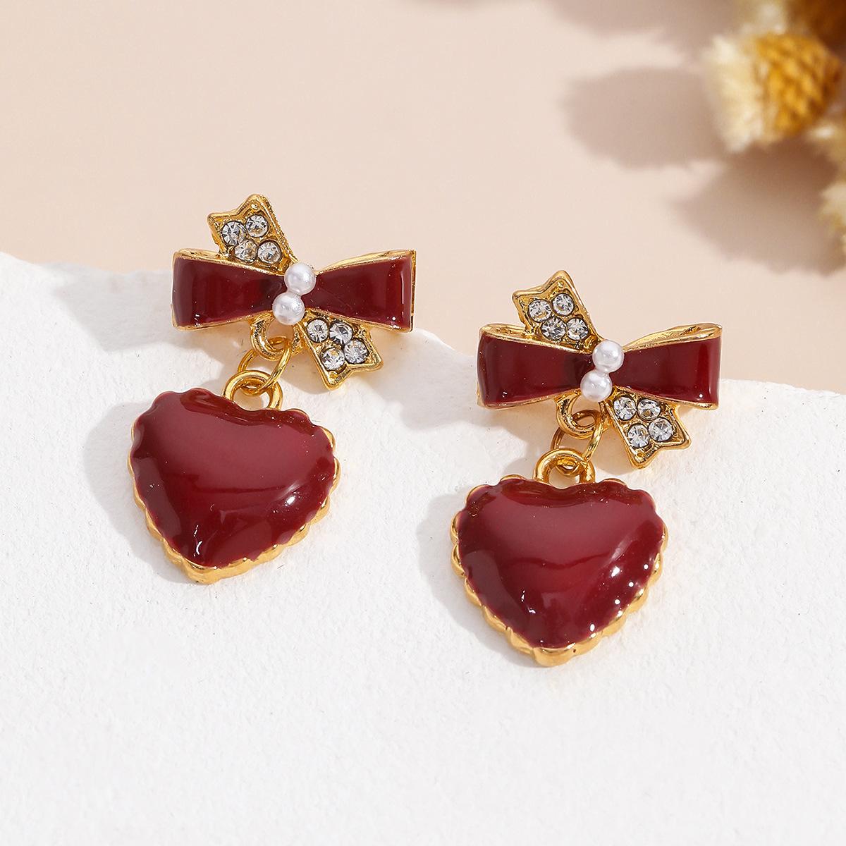 Stylish Rhinestone Bow & Pearl Heart Earrings - Versatile Luxury Design красный