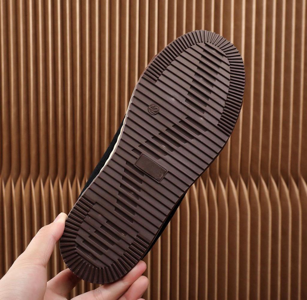 Men's Winter Warm Non-Slip Cotton Shoes - Thick, Velvet-Lined for Outdoor and Elderly Use.