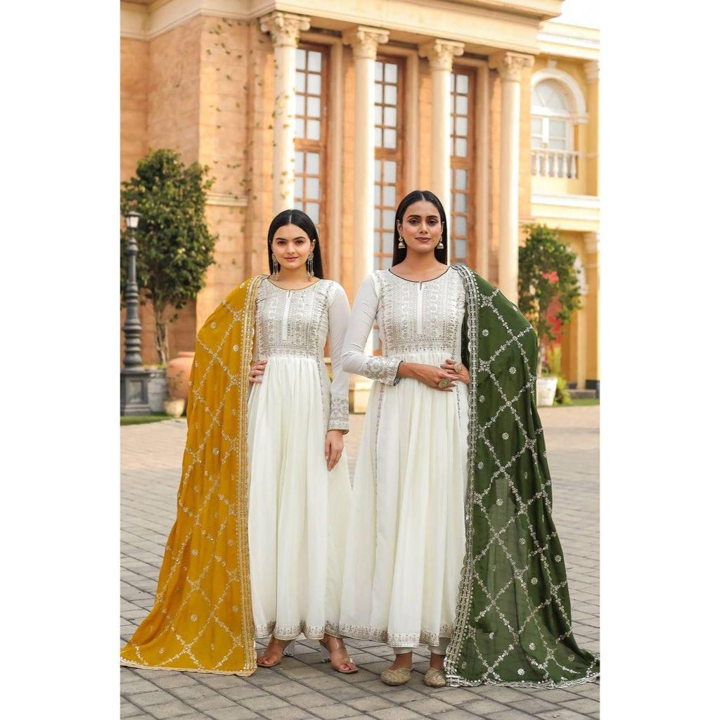 *Uvádíme nový vzhled oblečení na párty Pur Chinon Silk Fancy Anarkali šaty, Dupatta & Bottom Set*