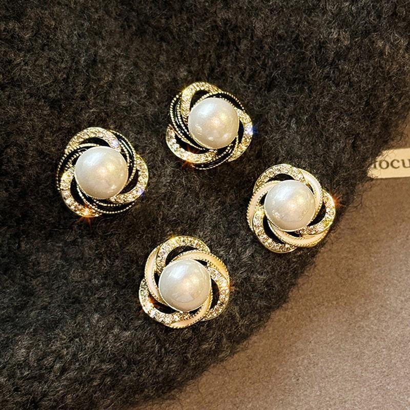 Silver Needle Korean Round Imitation Pearl Stud Earrings For Women Trending Vintage Women's Crystal Earrings