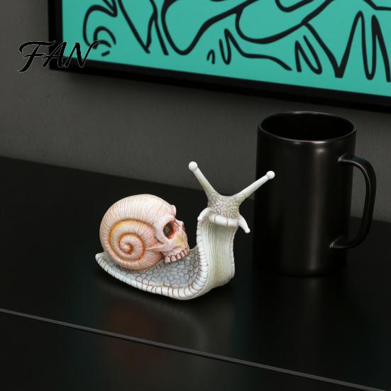 Weatherproof Patio Accents Halloween Skull Snail Statue, Gothic Home Decor, Creative Resin Crafts Figurine Ornaments for Outdoor Garden Lawn