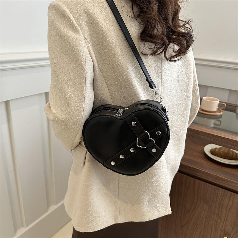 Personalized rivet love popular fashion trend texture new trendy with foreign style crossbody shoulder women's bag