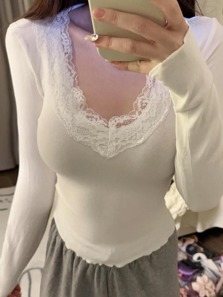 Chic Lace Splicing Slim-Fit Long-Sleeve Base Layer Top for Autumn/Winter