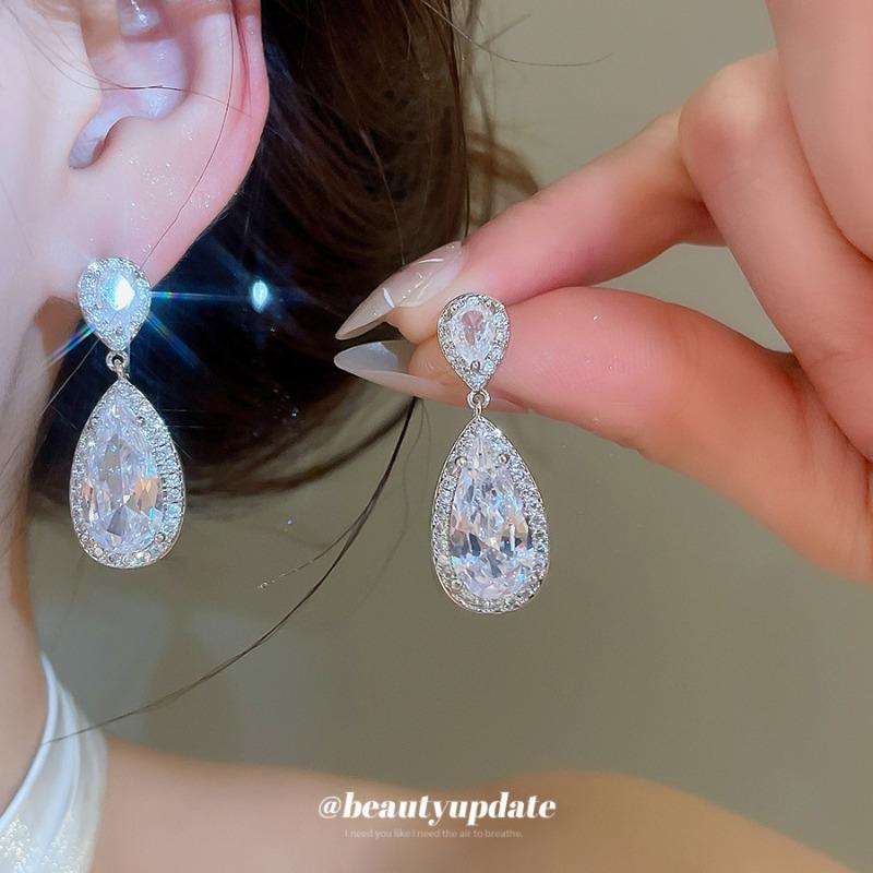 Rich daughter~ Silver needle super flash zircon water drop stud earrings temperament celebrity style earrings light luxury high-end earrings women
