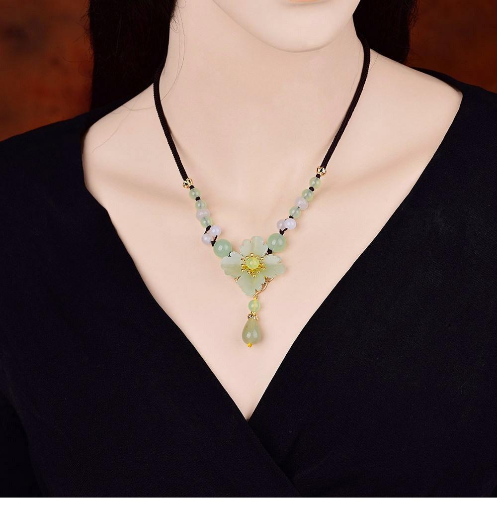 Collier en Cristal pour Femmes Collier Ras du Cou Tendance Fleur Ethnique pour Femmes Collier Déclaration Bijoux Chaîne Accessoires