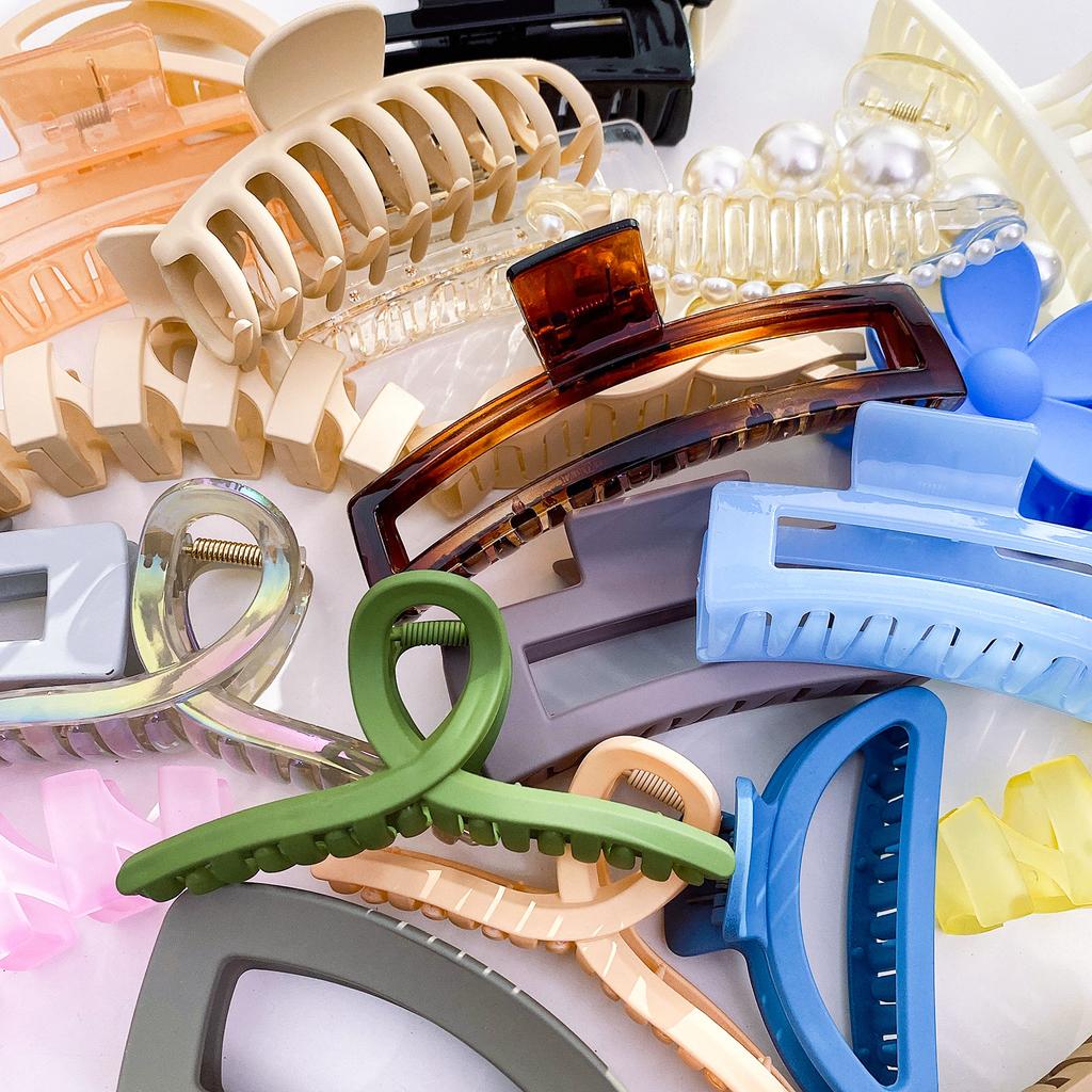 Beautifully Plastic Crafted Hair Claw Clips With Elegant Shapes And Vibrant Colors For Every Hairstyle Needs