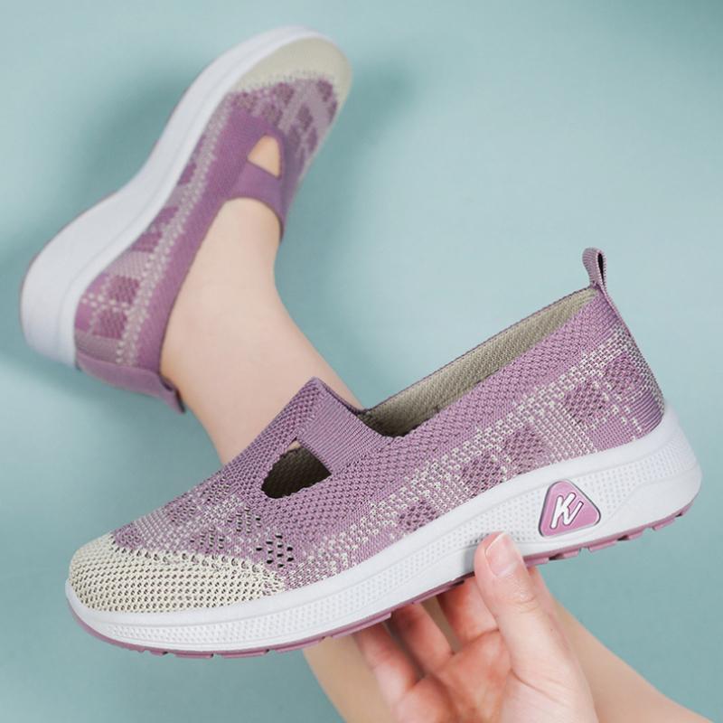 Summer breathable and comfortable single shoes, old Beijing cloth shoes, one step on mother's shoes