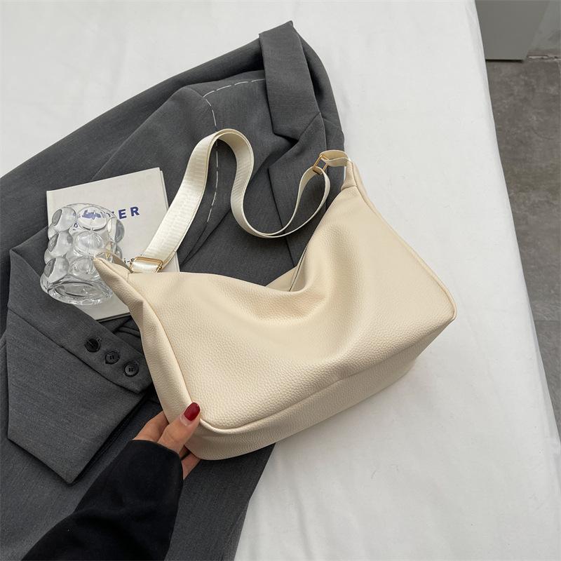 

2025 new women s bag ins style fashion small square bag casual texture shoulder bag temperament versatile messenger bag