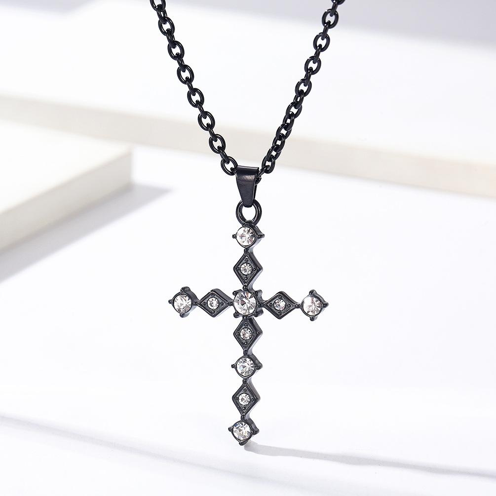 Light Luxury Style Diamond -Shaped Titanium Steel Cross Necklace Genderless Hip -Hop Wear Accessories