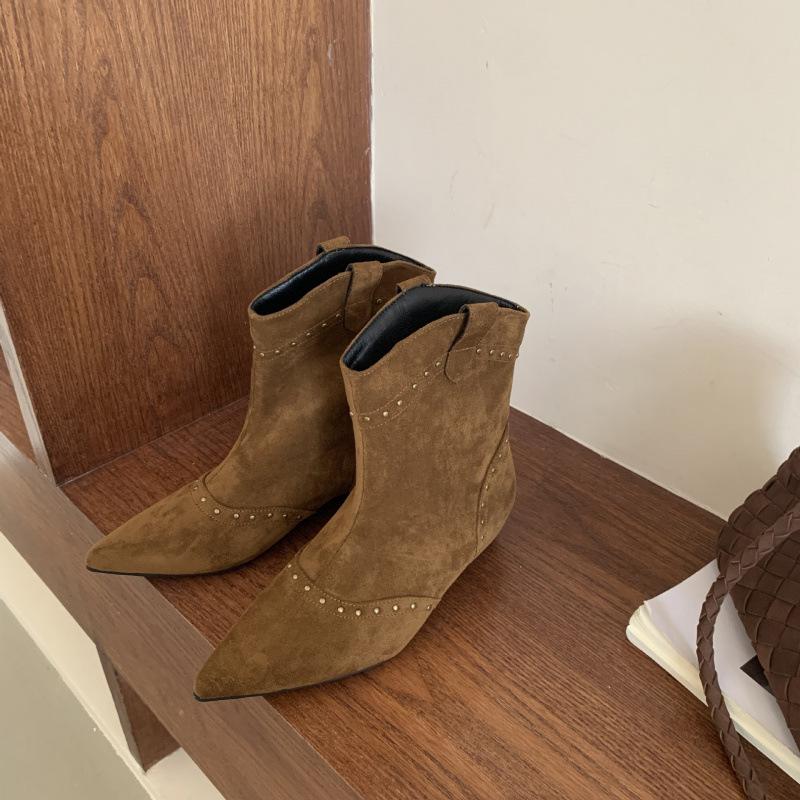 Inner Height-increasing Brown V-mouth Short Boots Women's 2025 Autumn and Winter Retro Suede Pointed Thin Low Tube Fashion Knight Boots