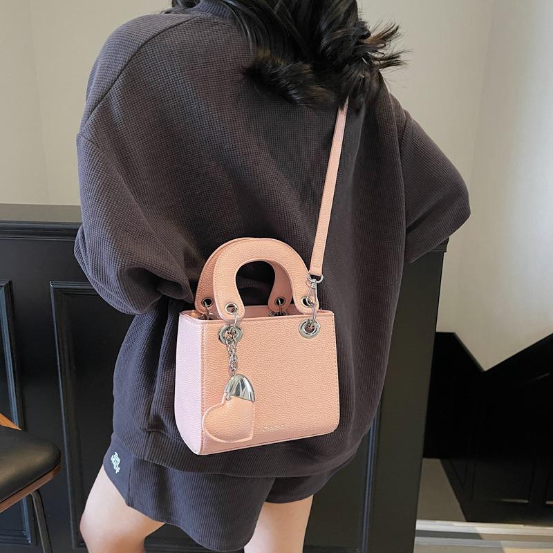 New Summer Small Bag Women's Versatile Shoulder Messenger Bag Niche Design Portable Princess Diana Bag