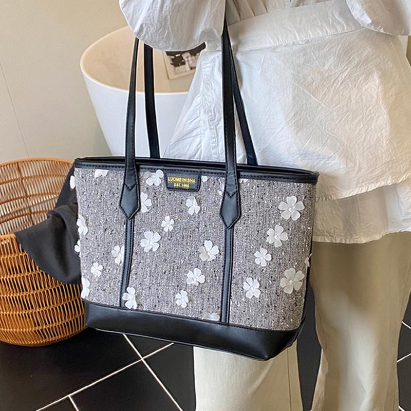 Autumn New 3D Flower Tote Bag Women's Fashi Leisure Versatile One Shoulder Bags Large Capacity Commute Handbags Trend