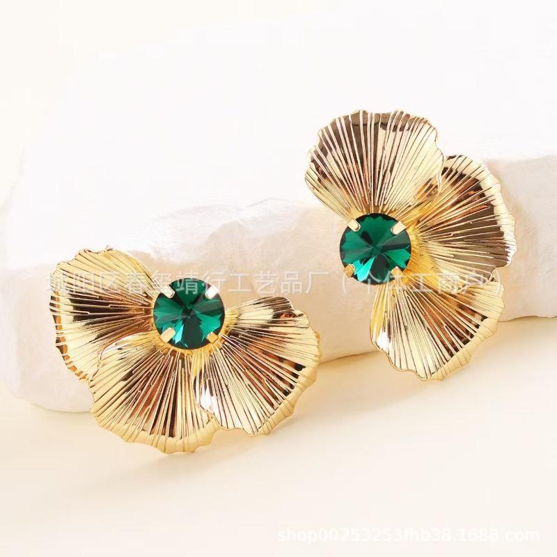 Neue Sommer Ohrringe aus Metall mit eingelegten Strassblumen, Fächer-Trend, Metall-Blütenstecker