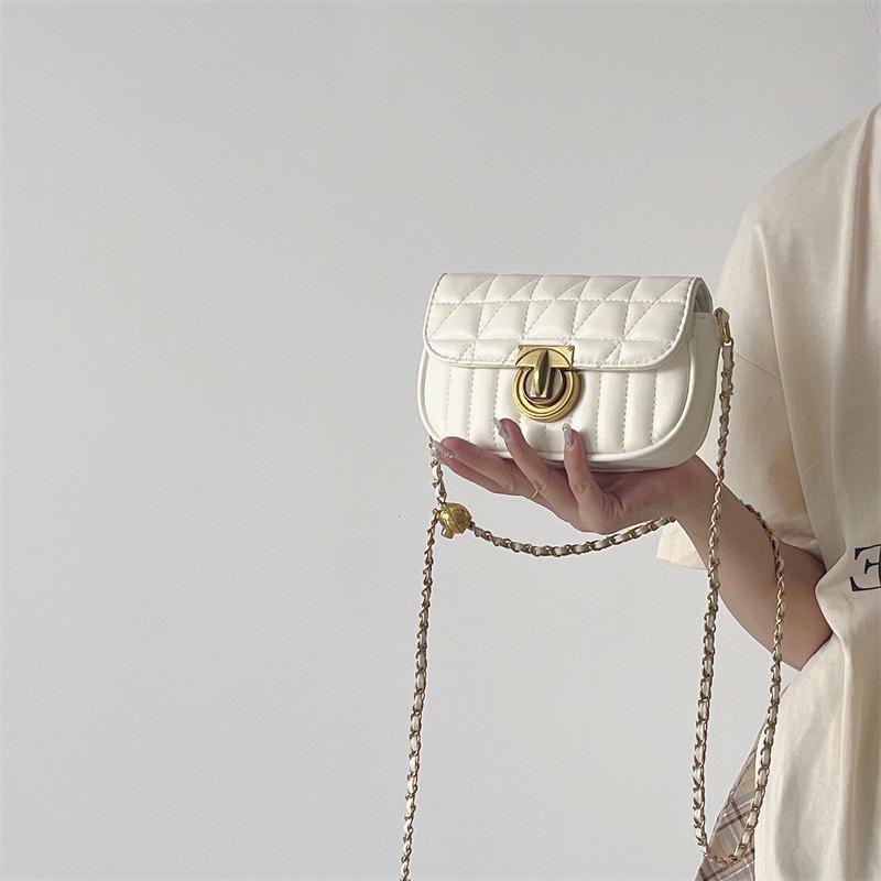 Trendige minimalistische Damen-Umhängetasche mit Diamantmusterkette