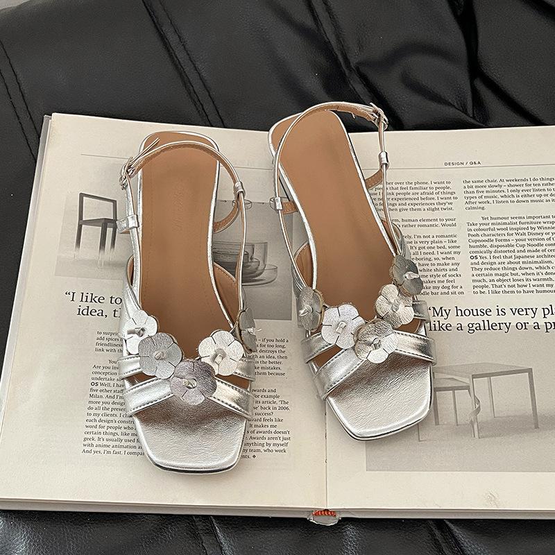 

French fashion design sense flower open-toed wedge heel sandals women s summer Korean version casual skirt square heel sandals 35 серебряный