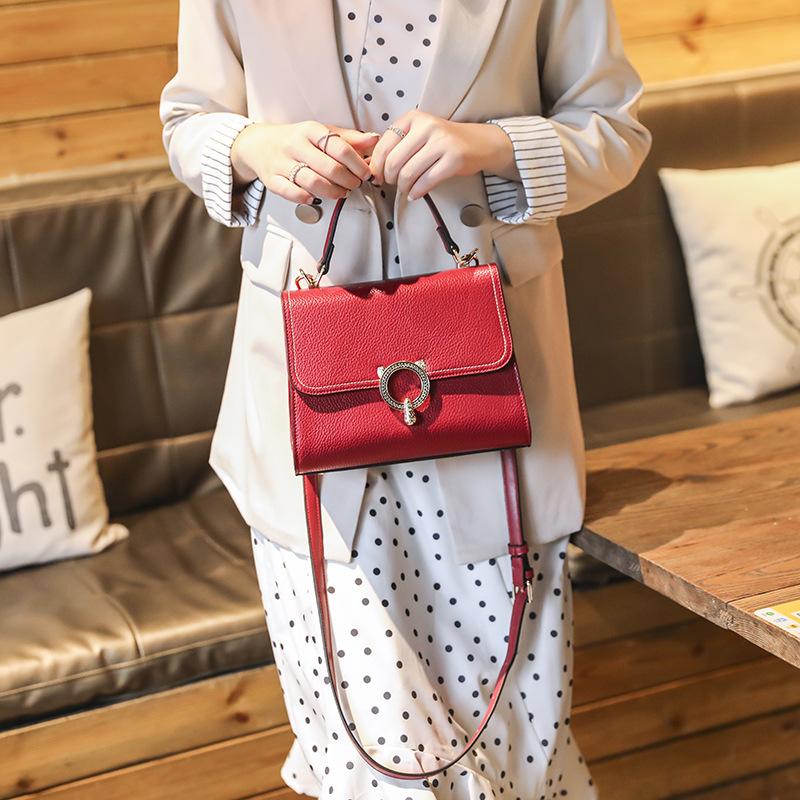 W. D. POLO Small Bag Červená svatební kabelka 2021 Nová móda Svatební kabelka Crossbody do ruky Dámská kabelka Atmosphere Svatební kabelka