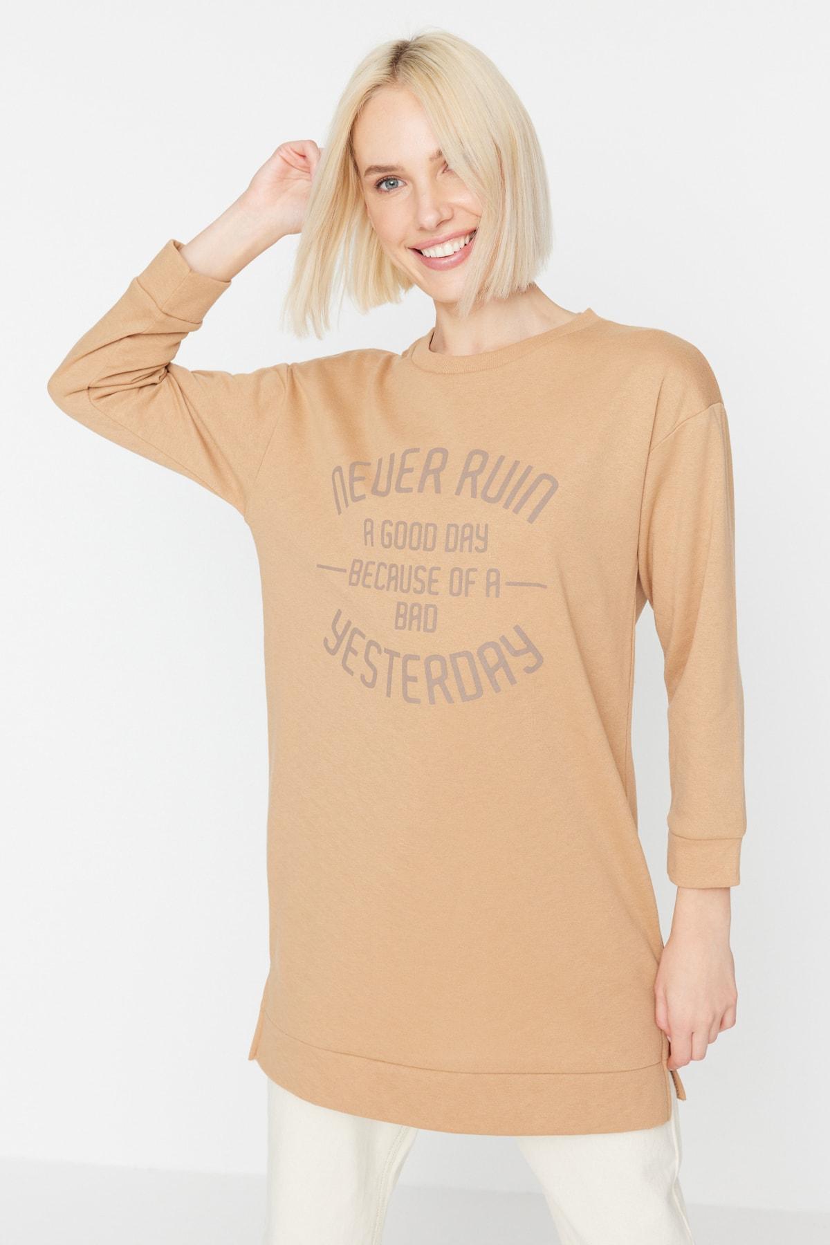 

Вязаный свитшот из норки с мягкими перьями и надписью спереди TCTAW23TW00216