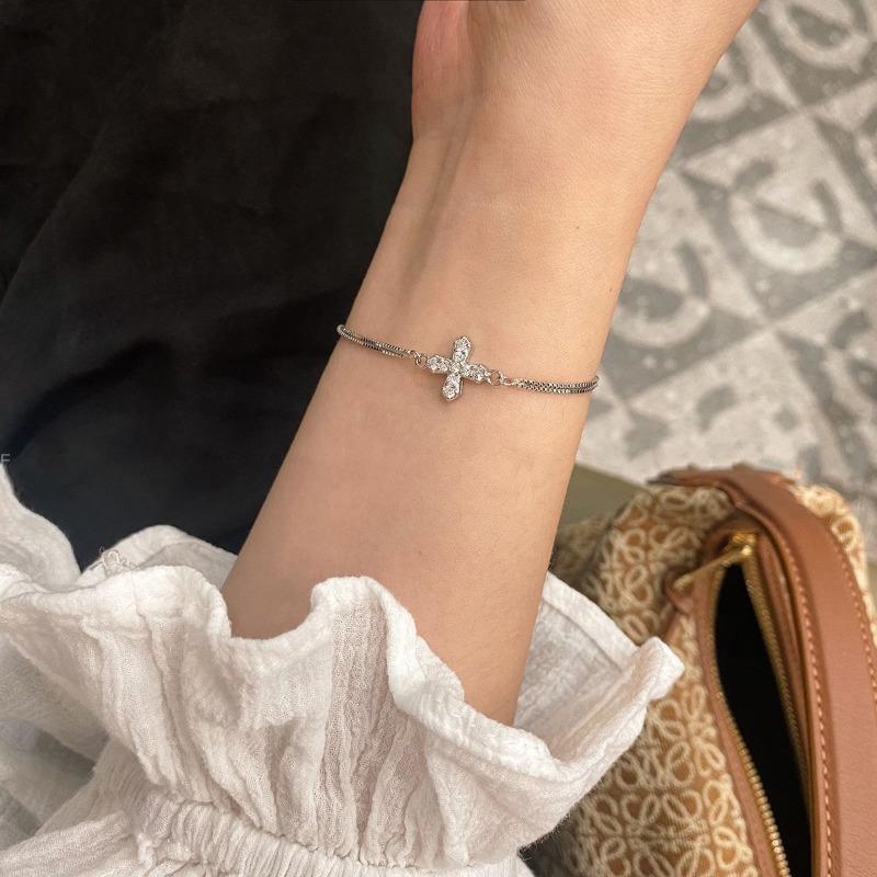 New Minimalist Zirconia Bracelet - Luxurious, Niche, Sophisticated, Exquisite Hand Chain for Women, Fashionable and Versatile Accessory