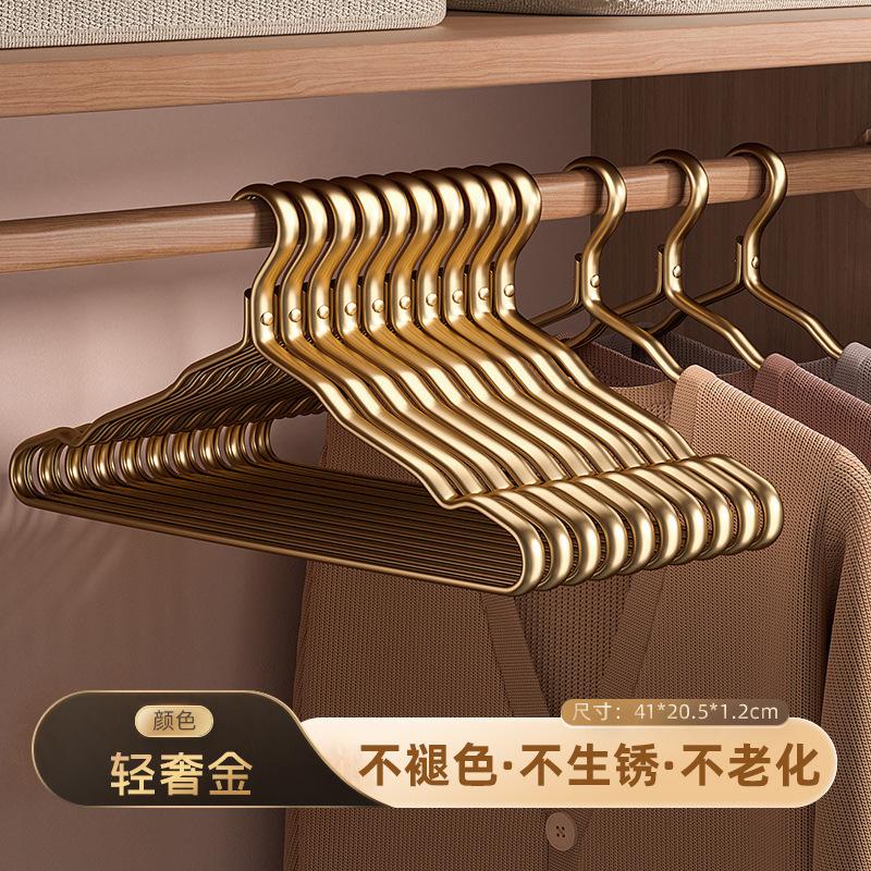

Вешалка из космического алюминиевого сплава, бытовая, для одежды, не оставляющая следов, с защитой от деформации плеч, легкая, роскошная, из нержавеющей стали, подвесная опора, в комплекте с сушилкой
