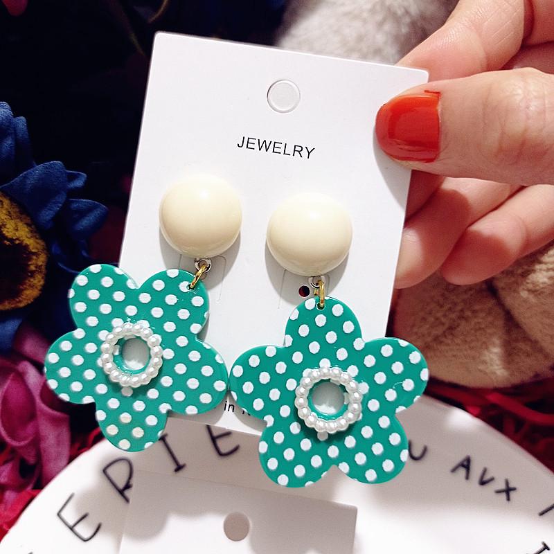 

Japanese Gingham Polka Dot Green Flower Retro Ethnic Cartoon Earrings