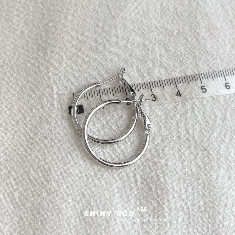 Minimalist Fashion High-end Style Simple Circular Large Earrings, Unique, Niche, Cool Style Earrings for Women 2.5cm белый
