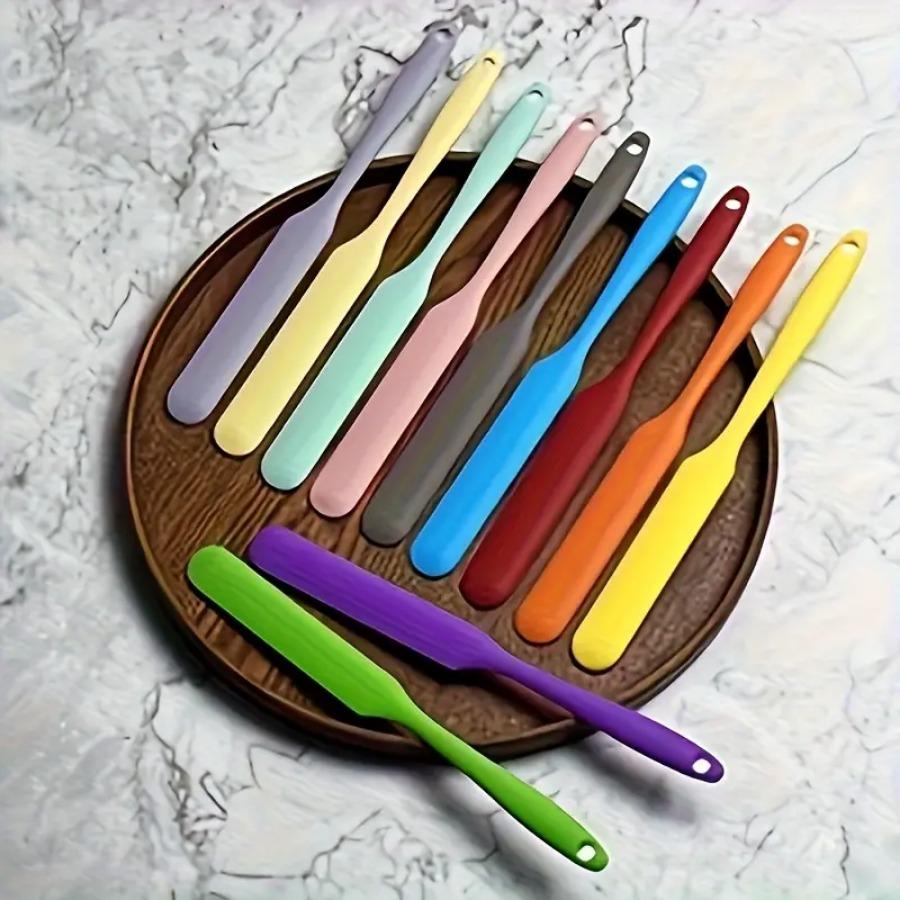 1 Piece Random Color Food Scraper Non Stick Design Heat-resistant Kitchen Utensil Suitable for Home and Professional Baking