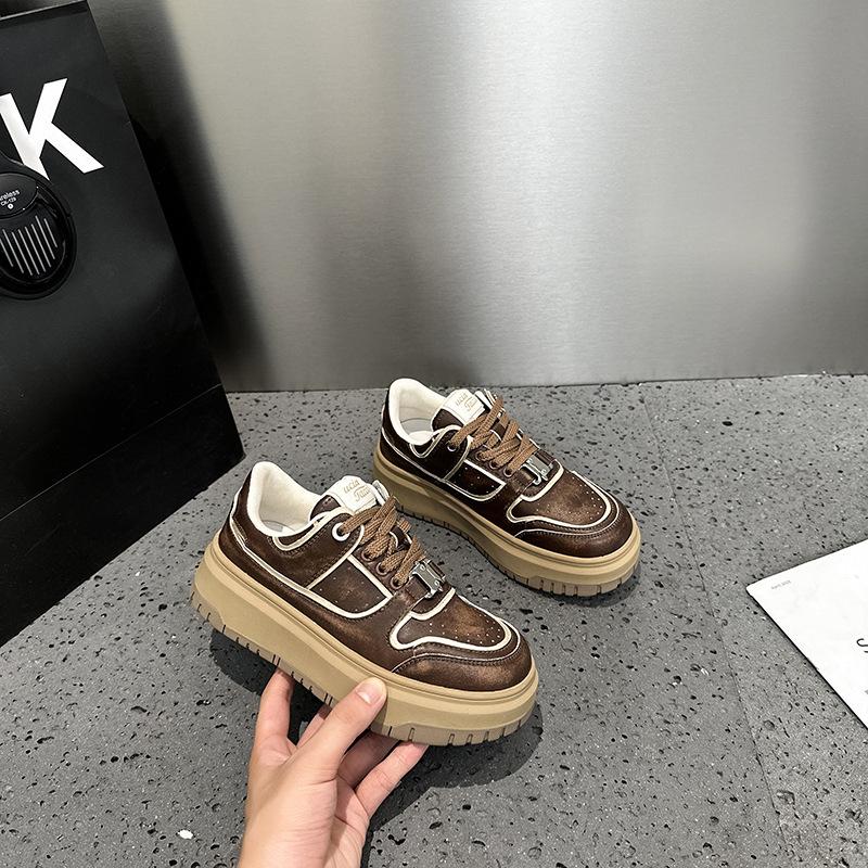 

Осень и зима кожаные повседневные скейтборд маленькие белые туфли толстая подошва увеличивающие рост мягкие дышащие хлеб маффин немецкие тренировочные туфли женские 35 темно-коричневого