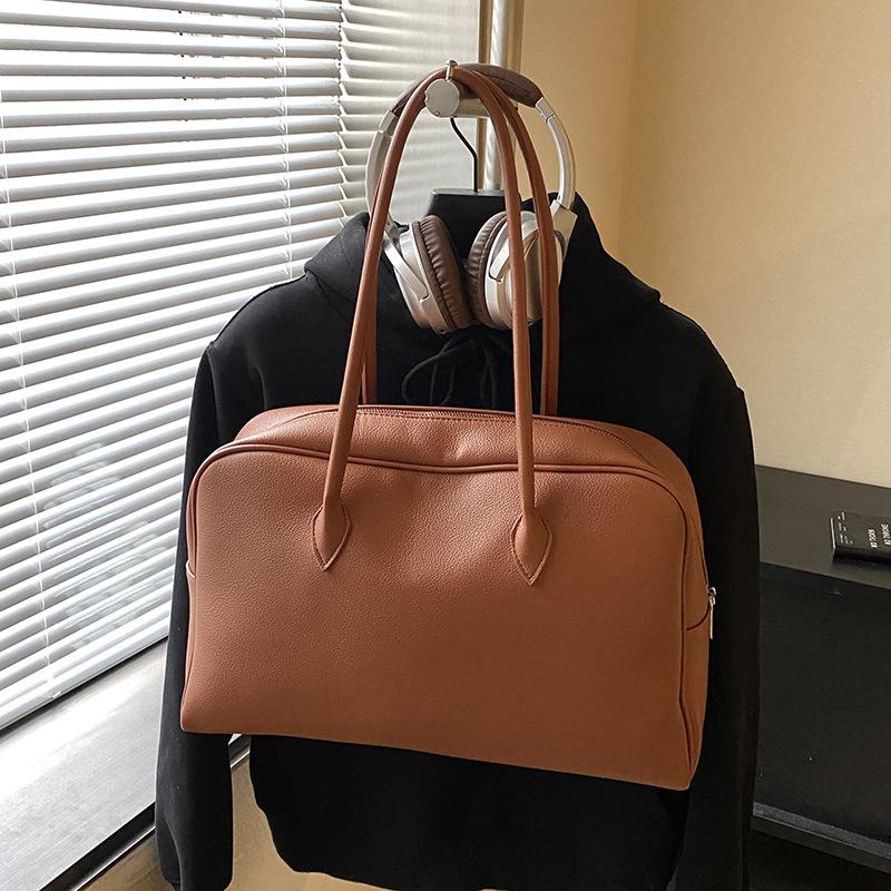 Versatile Commuter Large-capacity Pillow Bag 2025 Simple Casual Autumn and Winter Explosion Women's Tide High-end Shoulder Bag