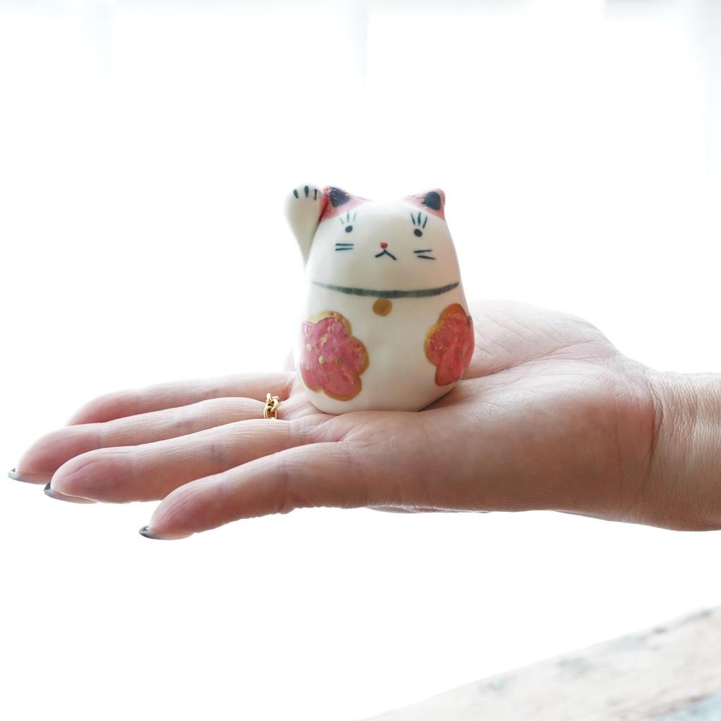 Fukubeya Seto Ware Cat with Raised Right Small Figurine for Good Fortune and Perfect for Home Decor or Gifts Hand-Painted Maneki-neko Paw, Wealth,