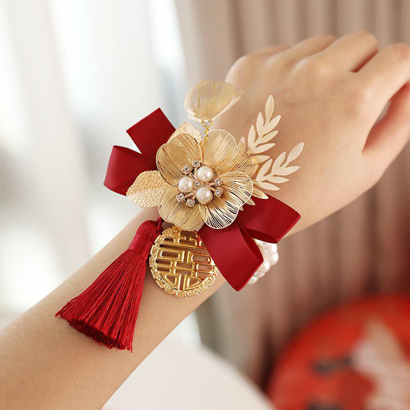Complete Wedding Corsage Set for Groom, Bride, and Parents: Boutonniere and Brooch Collection for a Perfect Ceremony