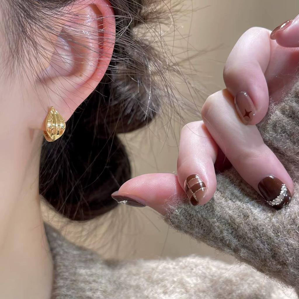 Leaf Earrings Buckle Light Luxury Niche Earrings Trendy Gift Elegant Lady's Accessories Classic Jewelry Unique Design Sense Anti-allergy Earrings