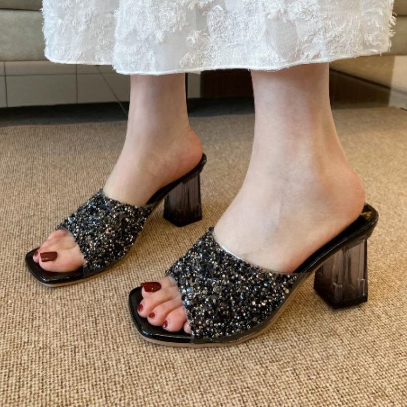 

Мода 2025 Новые летние тапочки Женские тапочки на квадратном каблуке с бриллиантами Кристальные туфли на высоком каблуке Женская обувь Модные массивные шлепанцы Сандалии 35 чёрный