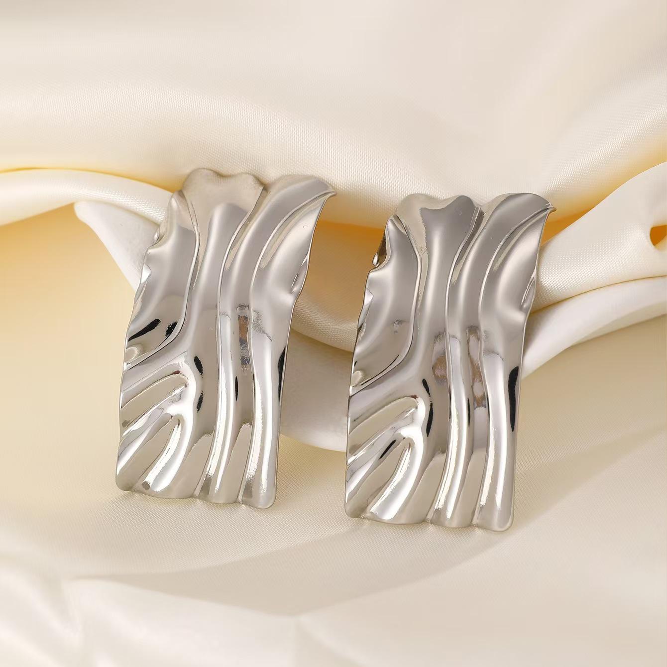 

Ретро европейские и американские металлические серьги-гвоздики с холодными каффами для ушей - Простые, гладкие, высококлассная мода.