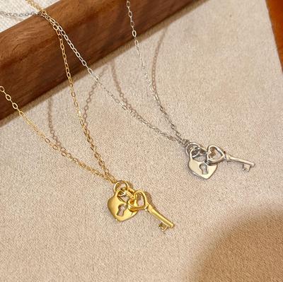 Elegante Collar Clavícula con Llave Corazón de Plata de Ley S925 Chapado en Oro de 18K para Mujer