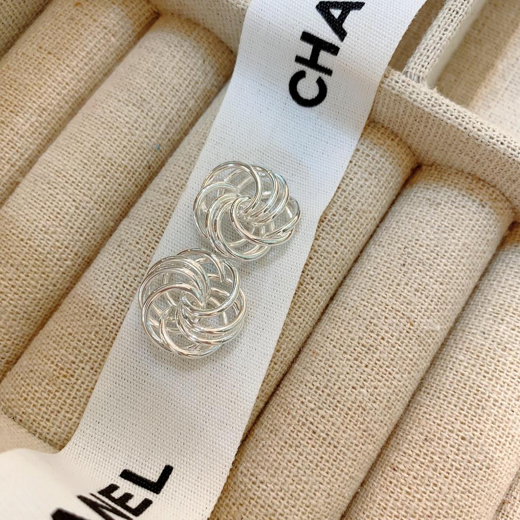 Salt Island Qionghua Series Single Flower Stud Earrings Versatile Simple Temperament Light Luxury Gold-Plated Earrings