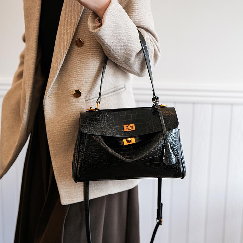 Bag Women's New Versatile Fashion Handbag Large-capacity Commuter Tote Bag Shoulder Messenger Bag