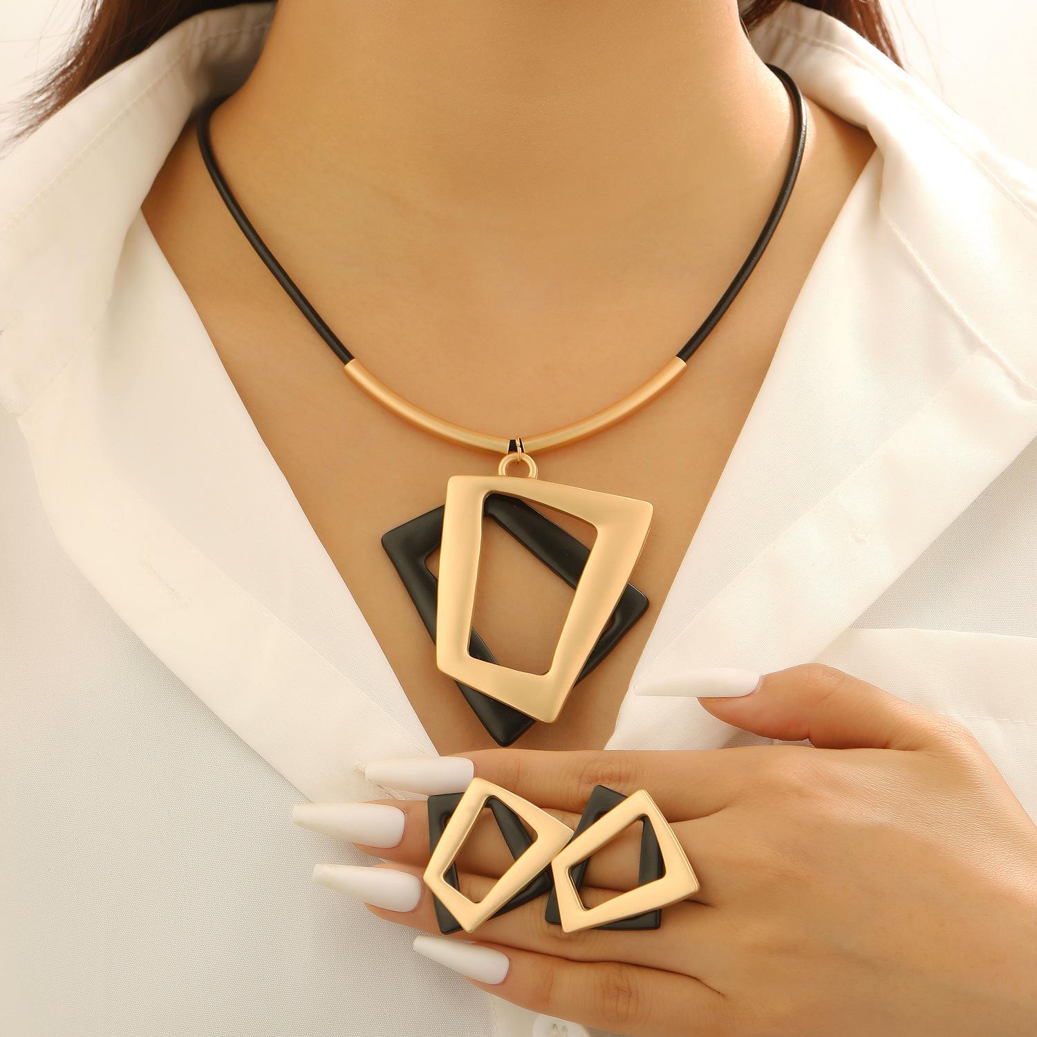 Geometric Quadrilateral Statement Necklace and Stud Earrings Set Modern Smooth Surface Pendant for Women Fashion Jewelry One Size золотой