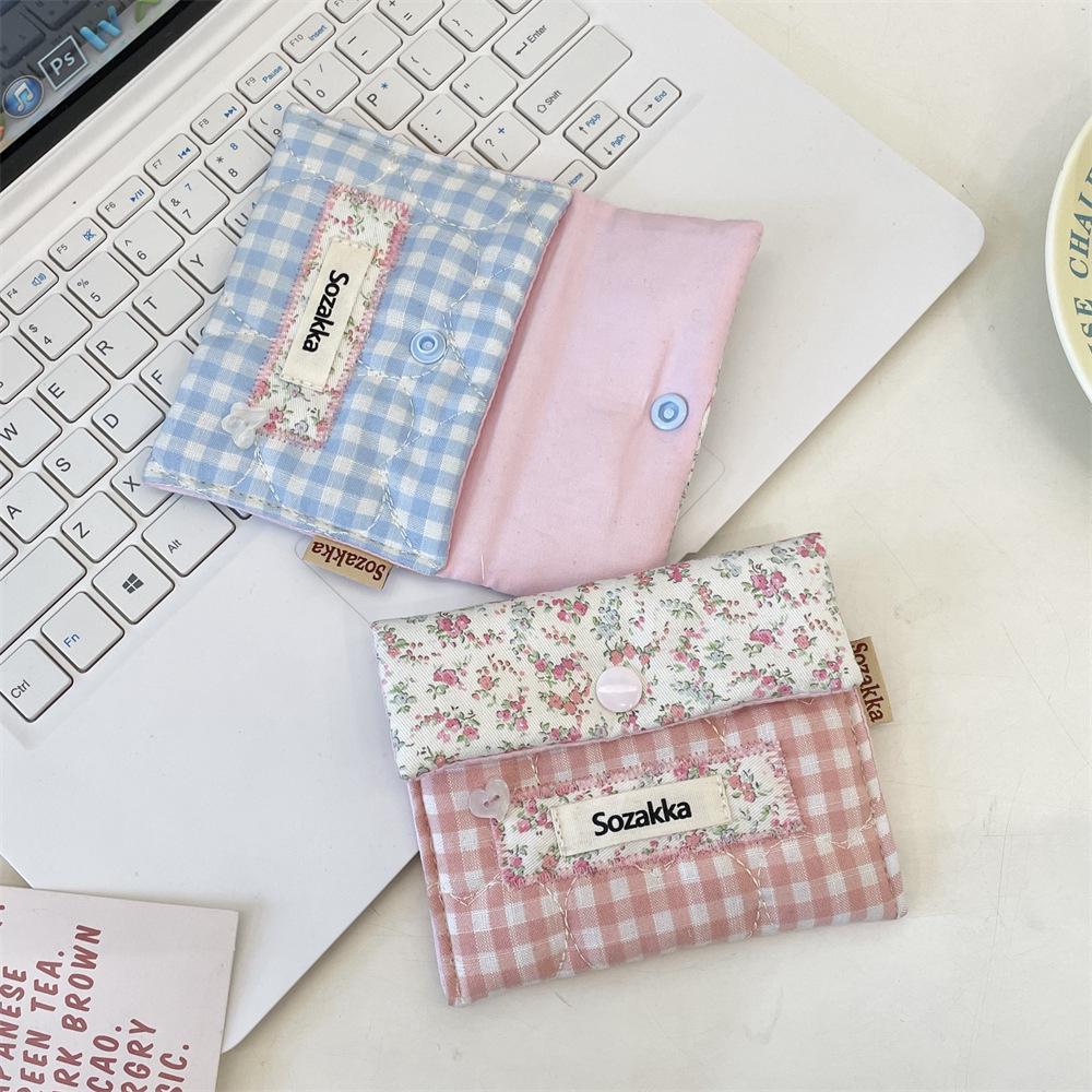 High-Value Portable Menstrual Bag - Student-Friendly Sanitary Napkin Storage