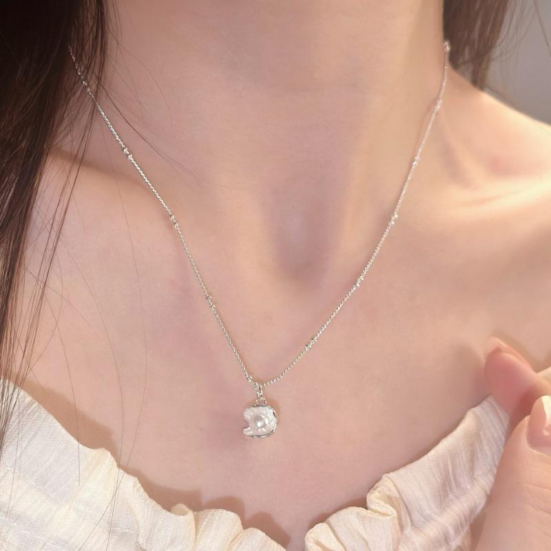 Pearl Shell Silver Pendant Necklace Women Clavicle Chain Light Luxury Niche Design