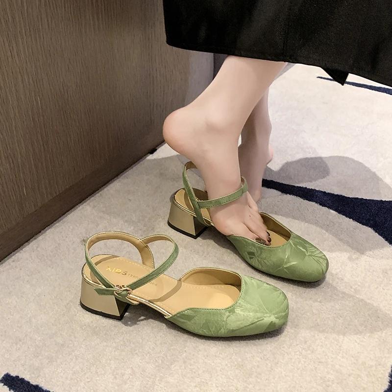 Moda 2024 Nou Sandale Baotou Lace din dantela Toc mediu Linie groasă cu pantofi de damă Cap pătrat simplu după pantofi singuri goli Femei